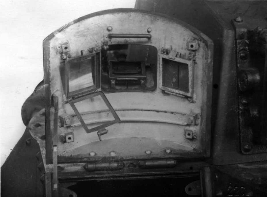 ​Despite some opinions, at least a portion of vision slits on Japanese tanks were protected by bulletproof glass - Type 95 Ha-Go: Manchurian Prisoner | Warspot.net