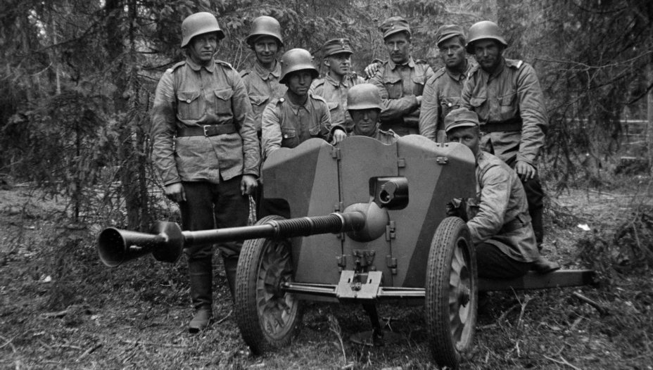 ​25 PstK/37 anti-tank gun and its crew - Canon 25 mm S.A. Mle 1934: A «Baby» Gun for a Grown Up War | Warspot.net