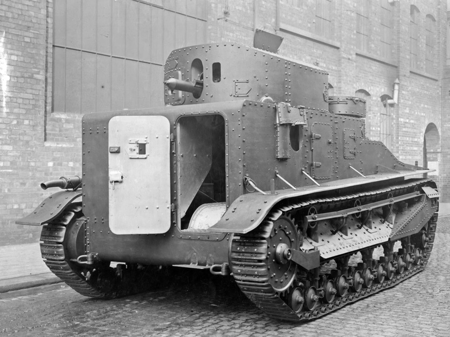 ​A Medium Tank Mk.I in Vickers' courtyard, 1923. As you can see, the crew has no problems getting into the tank - Medium Tank Mk.I: First of the Maneuver Tanks | Warspot.net