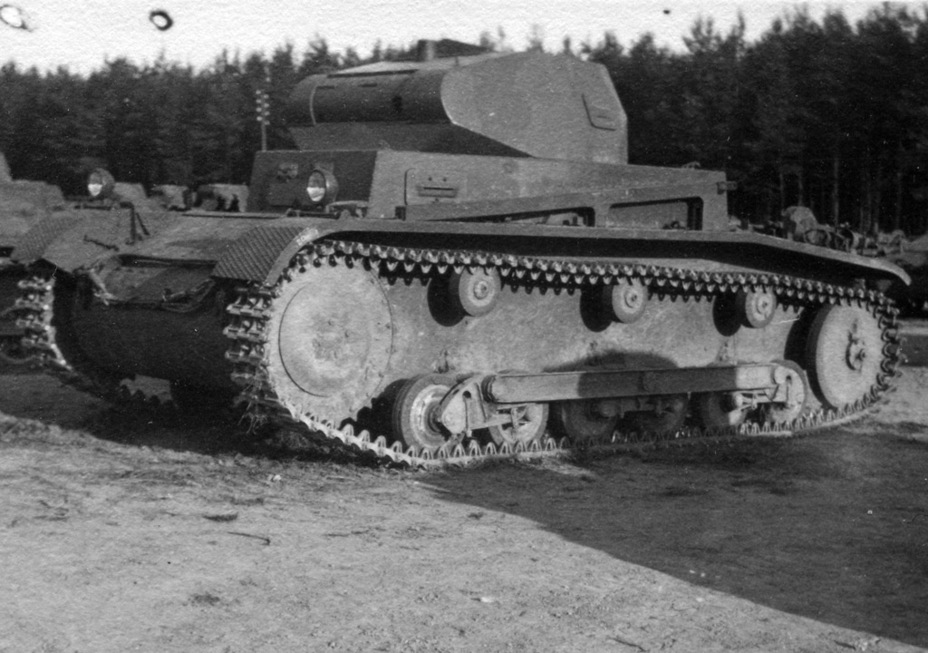 ​The first ten PzII Ausf. a/1 had aluminium idlers with rubber rims - Pz.Kpfw.II Ausf.A through B: an Unplanned Tank | Warspot.net