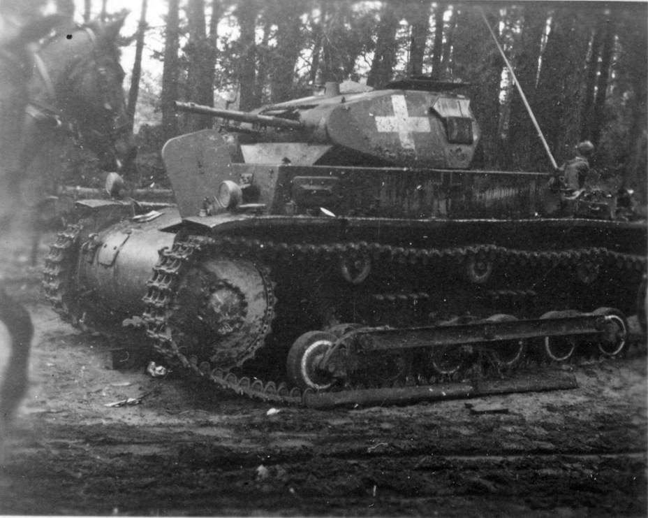 ​PzII Ausf.b knocked out in Poland - Pz.Kpfw.II Ausf.A through B: an Unplanned Tank | Warspot.net