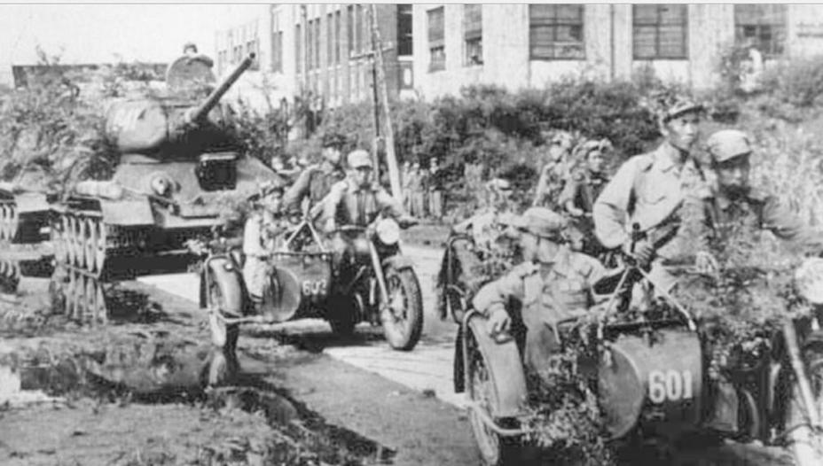 ​A T-34-85 tank and a column of motorcyclists belonging to the Korean People’s Army - A Tank from a Former Ally | Warspot.net