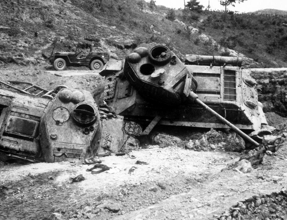 ​T-34-85 tanks destroyed by napalm strikes near Waegwan. Most North Korean tanks were destroyed in this way - A Tank from a Former Ally | Warspot.net