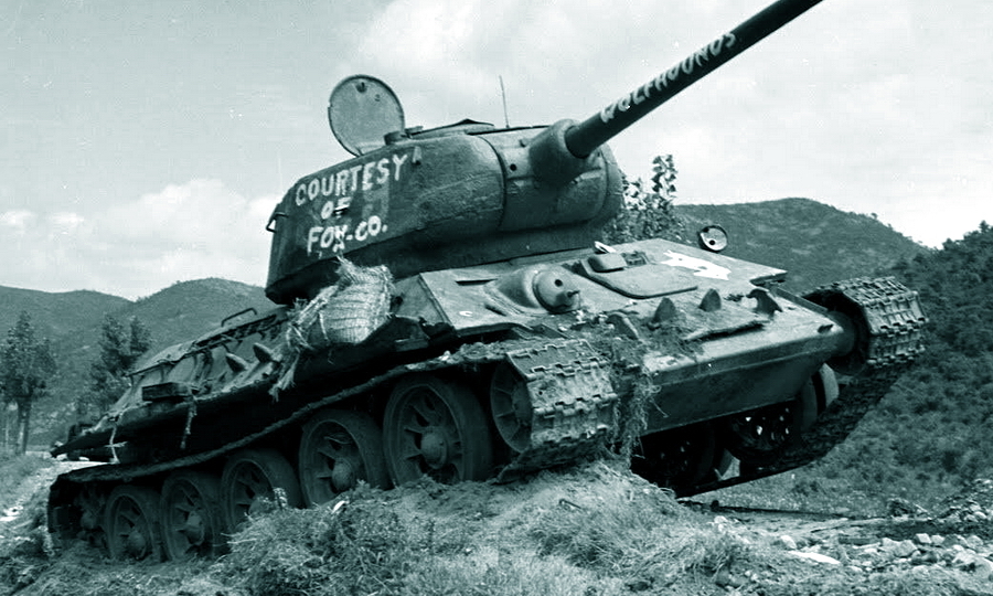 ​This tank was captured by the 27th “Wolfhounds” Regiment of the 25th Infantry Division. A hound’s head is painted next to the driver’s hatch - A Tank from a Former Ally | Warspot.net