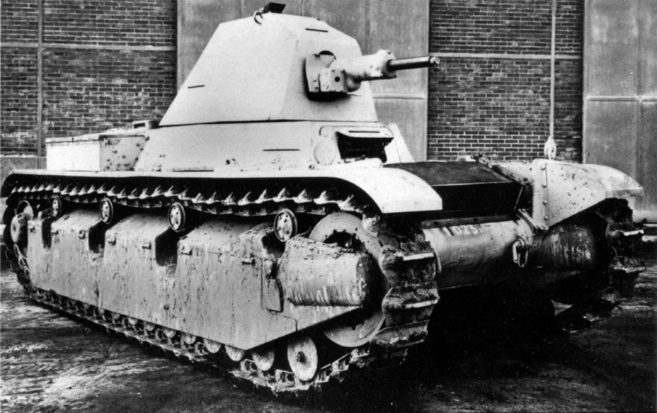 ​The same tank from the right. The prototype used a long barreled SA 38 gun - AMX 38: A Tank Between Classes | Warspot.net