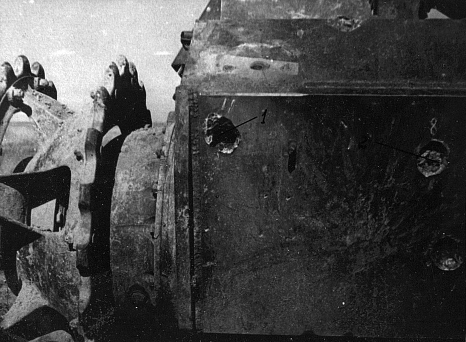 ​Penetrations left by the SA 35 gun installed in the French Somua S35 tank - StuG III in the USSR | Warspot.net