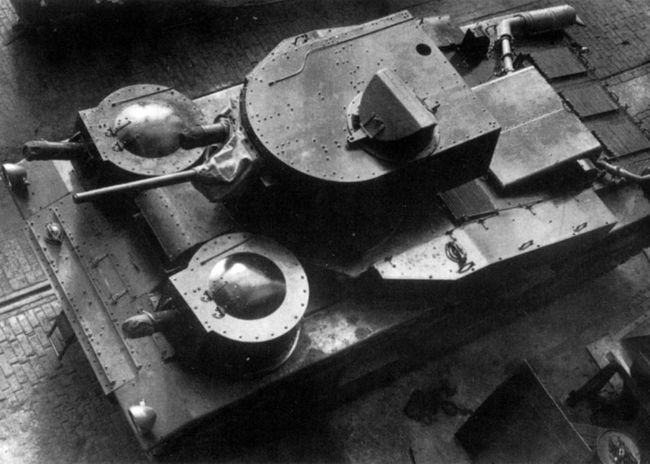 ​It's easy to see the difference between the turrets of the A6 and the Medium Tank Mk.III from the top - Medium Tank Mk.III: Britain's Cerberus | Warspot.net