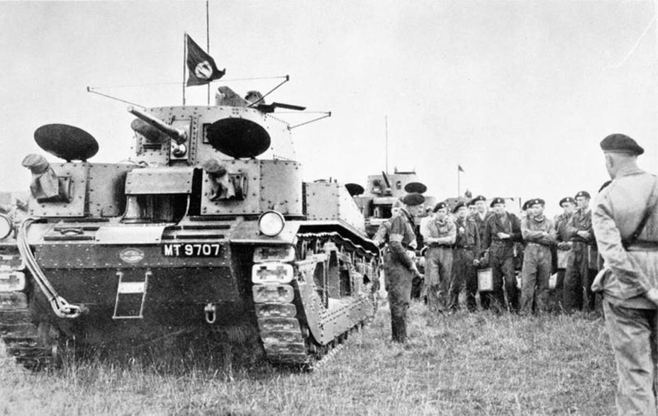 ​Debriefing in the tank brigade, mid-1930s - Medium Tank Mk.III: Britain's Cerberus | Warspot.net