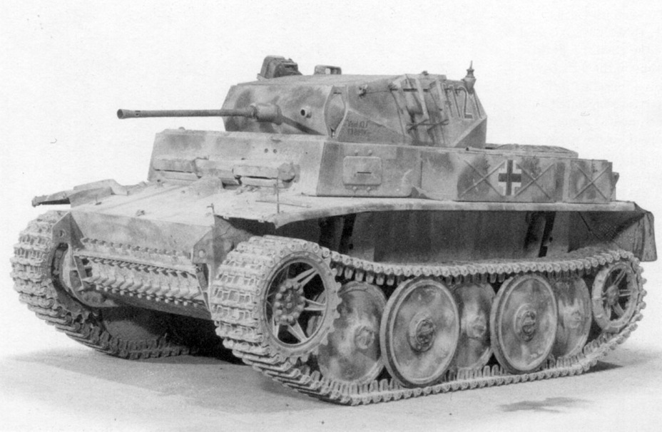 ​A tank from the 1st company, 9th Reconnaissance Battalion, 9th Tank Division. Late production reconnaissance tanks looked like this - Reconnaissance Cats | Warspot.net