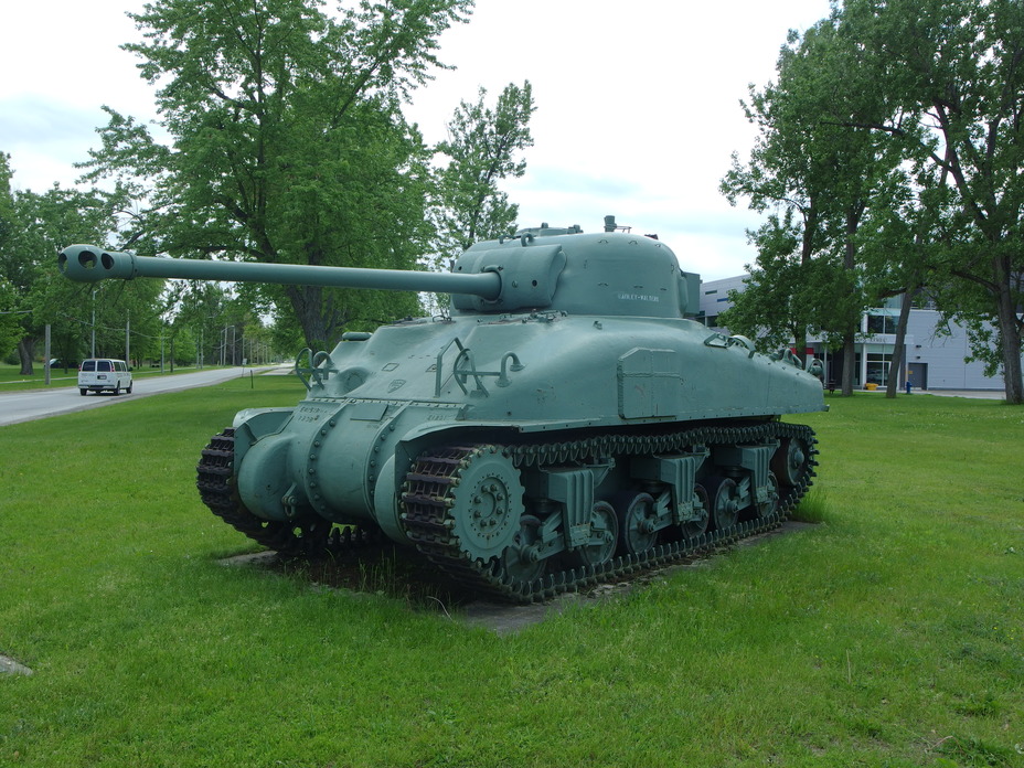 ​A Canadian Grizzly tank (copy of the M4A1 Sherman) with one of the few Firefly turrets sent to Canada for familiarization purposes. Firefly tanks were not built on the M4A1 chassis either in Canada or elsewhere - Modernization in the British Style | Warspot.net