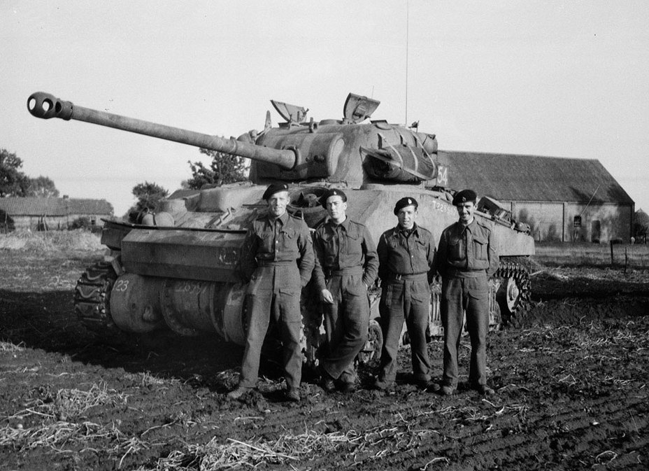 ​A Firefly from the 4th Armoured Brigade. A stowage box is welded to the front. This is commonly seen on this type of tank - Modernization in the British Style | Warspot.net