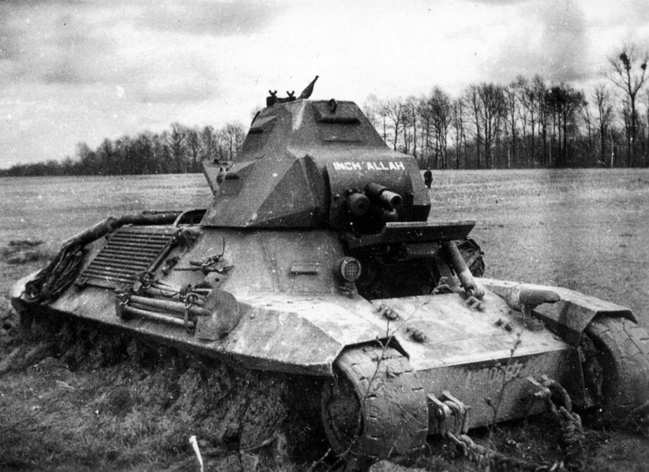 ​Not all losses came from the enemy. This FCM 36 from the 4th BCC became bogged down during the battle for Voncq on June 9th, 1940 - FCM 36: Ahead of its Time | Warspot.net
