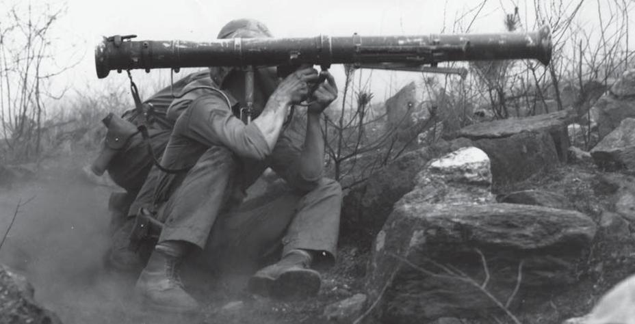 ​Super Bazooka operator, ready for firing - Super Bazooka: Improved Antitank Fist | Warspot.net