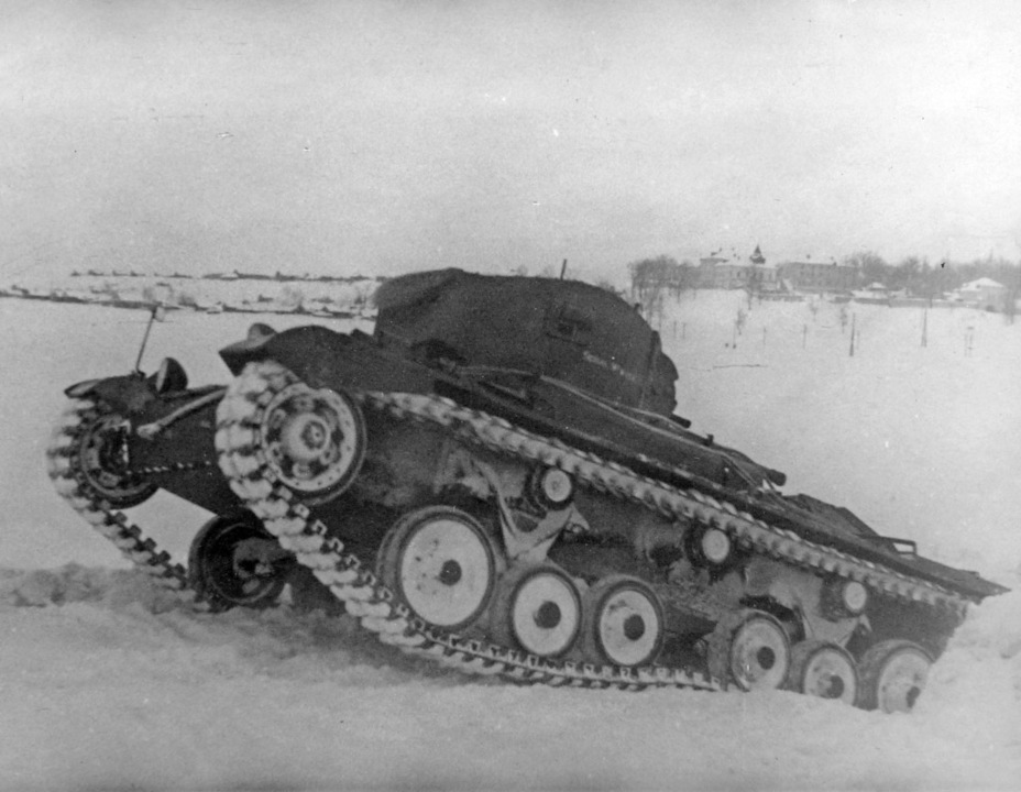 ​Off-road driving in the snow - British Tank for Soviet Infantry | Warspot.net
