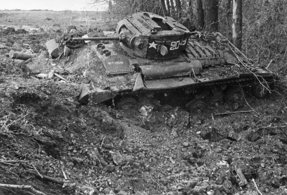 ​A knocked out Metropolitan-Cammell Valentine II. According to documents, this tank was sent to the 36th Tank Brigade on January 13th, 1942. Most likely, it was lost during the battle for Kharkov in May of 1942 - British Tank for Soviet Infantry | Warspot.net