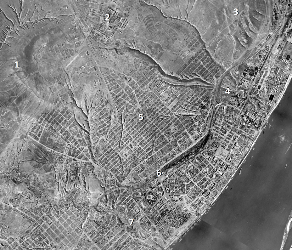 ​German aerial photo from 17.09.42: Central Stalingrad (Yermansky district). Locations: 1-Height 112.5; 2-Aviagorodok; 3-Height 102.0 (Mamaev Kurgan, Bakov district); 4-Dolgy ravine; 5-So-called «Zapolotnovsky» district; 6-Stalingrad-I station; 7-Tsaritsa River valley - Unknown Stalingrad: Enemy at the Gates | Warspot.net