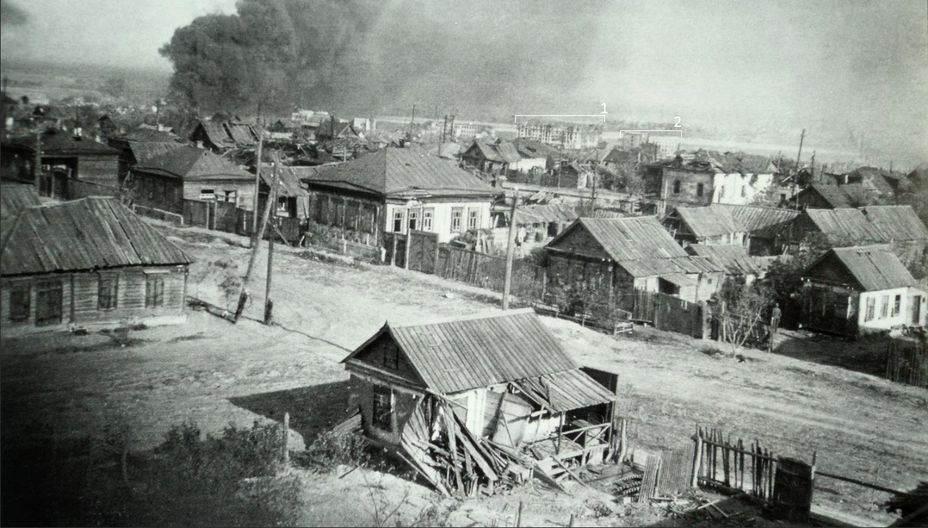 ​Residential sector north of 9 January square, the so-called «Balkans». In the distance, you can see a five-or six-story building, known from the reports of the 13th GRD as the «L-shaped house» and the unfinished «House of railway workers». Photo from the book by J. Mark «Angriff» - Unknown Stalingrad: Enemy at the Gates | Warspot.net