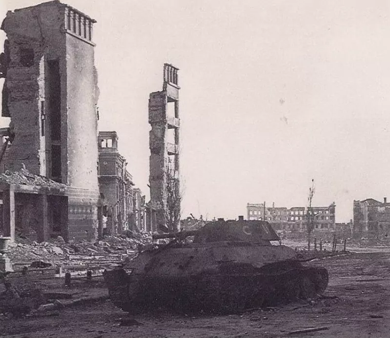 ​The last tank of the 6th TBR on Gogol street - Unknown Stalingrad: Enemy at the Gates | Warspot.net