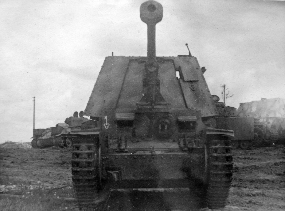 ​The same vehicle from the front. The unit emblem is visible - Marder III: German Tank Destroyer on a Czech Chassis | Warspot.net