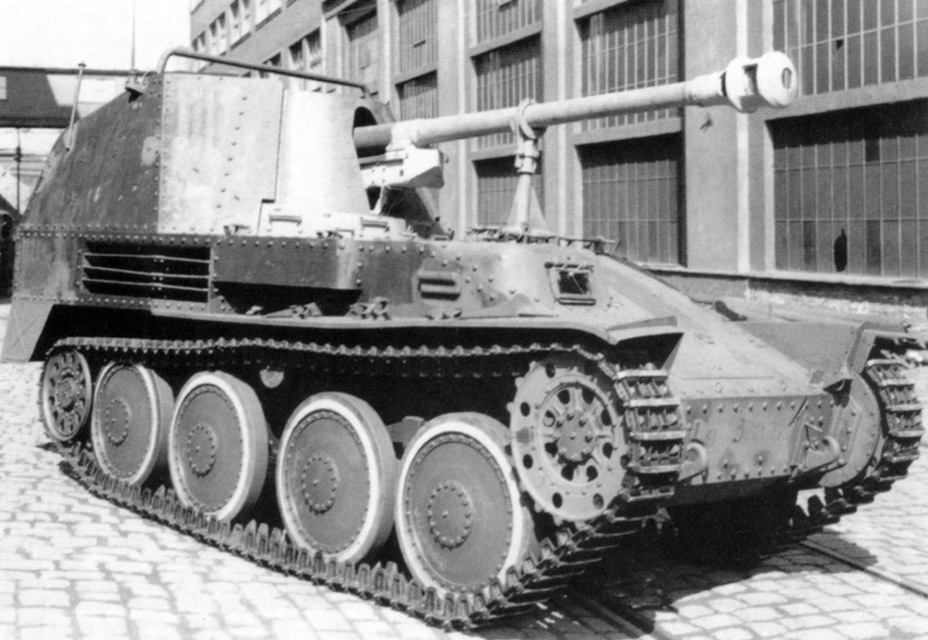 ​Initial production Pak 40/3 auf Sfl.38 (Ausf.M) Motor vorn. This vehicle has distinctive rear fenders, which were later deleted - Marder III: German Tank Destroyer on a Czech Chassis | Warspot.net
