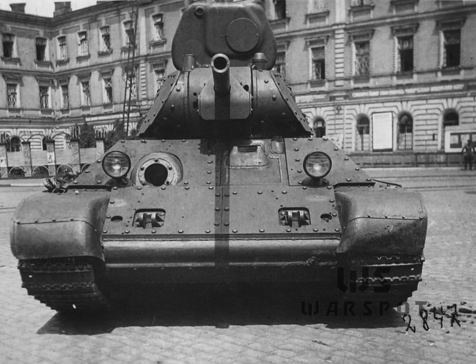​T-34 with serial number 811-28, one of the two tanks that received applique armour - Temporary Reinforcement | Warspot.net
