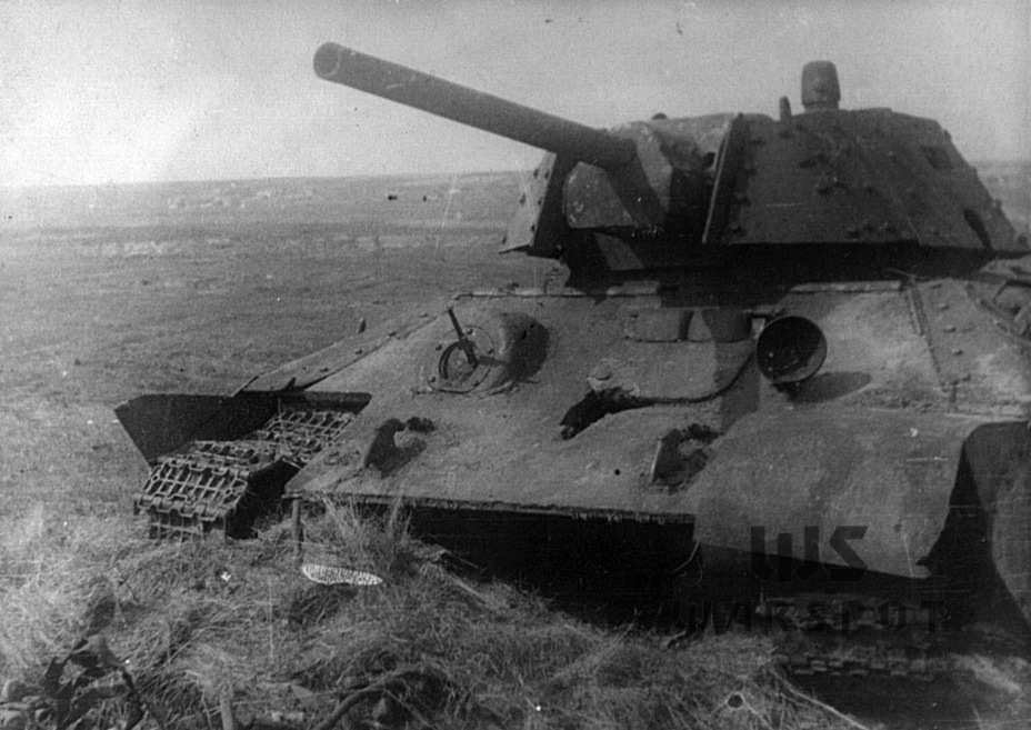 ​Tank #100 with the first type of spaced armour. It was destroyed by an 88 mm shell that hit the front of the hull - Temporary Reinforcement | Warspot.net