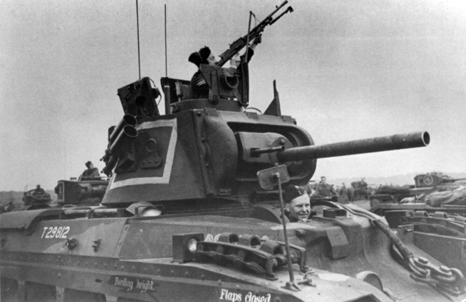 ​Matilda III CS on maneuvers, September 1941. The Parrish-Lakeman Mounting AA mount seen here was installed on infantry and cruiser tanks starting with 1941 - Short-Term Queen of the Desert | Warspot.net