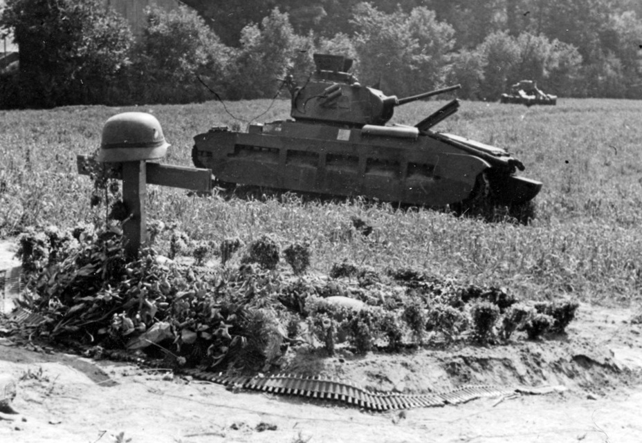 ​Knocked out Infantry Tanks Mk.I and Mk.II, Arras, late May 1940. - Short-Term Queen of the Desert | Warspot.net