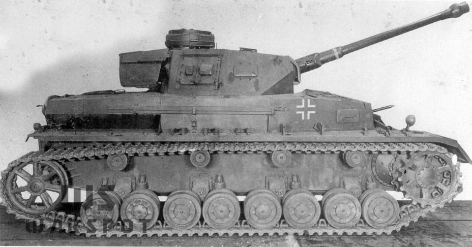 ​PzIV Ausf.F with a dummy 50 mm KwK 39 L/60 gun. The gun in this photo is often mistakenly identified as a tapered bore gun, but that is not the case - From Support Tank to a Lead Role | Warspot.net