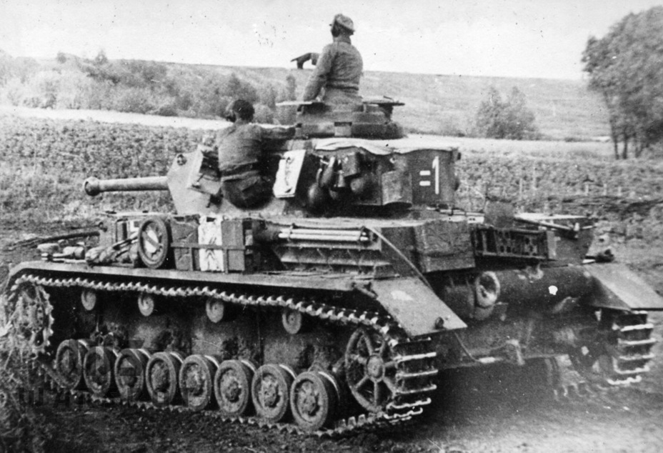 ​A later production model, without observation ports along the sides of the turret. This tank could already be an Ausf.G, despite the single baffle muzzle brake - From Support Tank to a Lead Role | Warspot.net