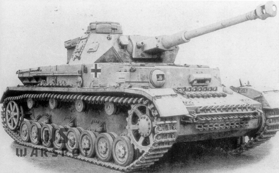 ​An example of the confusing PzIV Ausf.G. A VOMAG tank produced in September of 1942 still has observation ports on the sides of the turret - From Support Tank to a Lead Role | Warspot.net