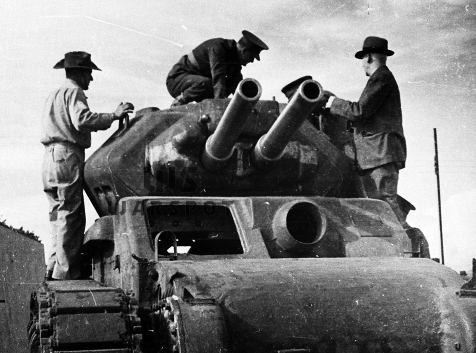 ​A turret with two 25-pounders was installed in the second AC I tank - The Australian Sentinel | Warspot.net