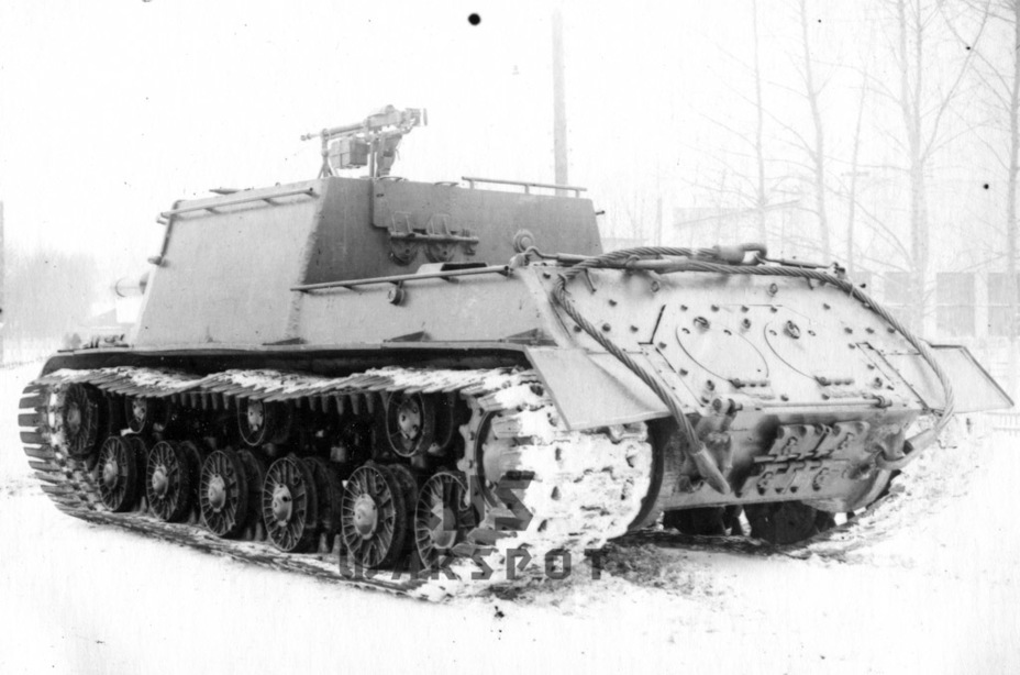 ​The experimental vehicle also had track extensions and an AA machine gun - ISU-122 Heavy Tank Destroyer | Warspot.net