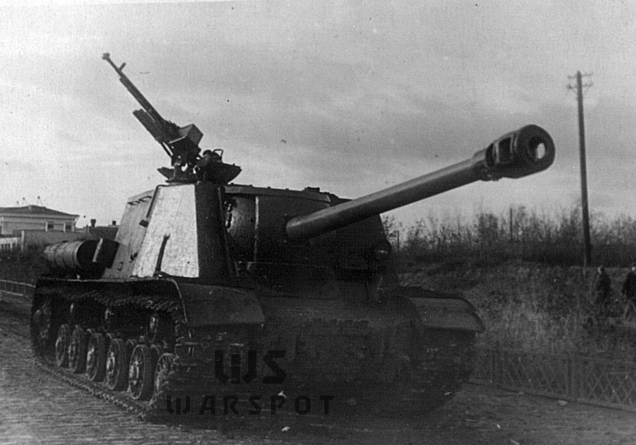 ​The ISU-122S was less vulnerable to anti-tank guns due to improved protection of the gun mount - ISU-122 Heavy Tank Destroyer | Warspot.net