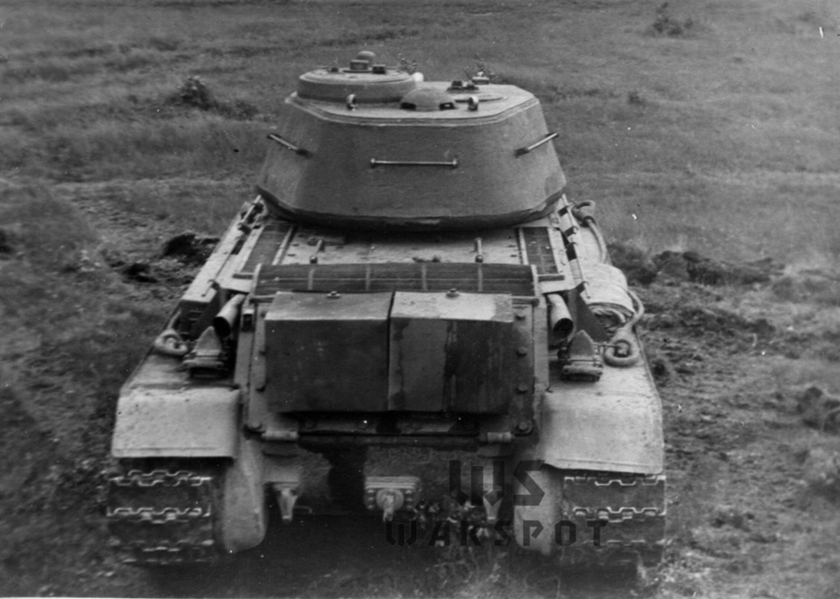 ​Like the first T-43, the improved tank had boxy external fuel tanks. Trials showed that the T-43 had a lower range than the T-34 due to carrying less fuel - T-43: an Intermediate Step | Warspot.net