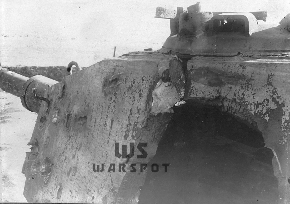 ​A massive breach in the turret caused by a 152 mm shell - An Overloaded Big Cat | Warspot.net