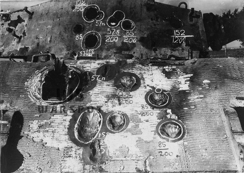 ​The front of the hull was not penetrated, but the hits from 152 mm shells still had a beyond armour effect - An Overloaded Big Cat | Warspot.net