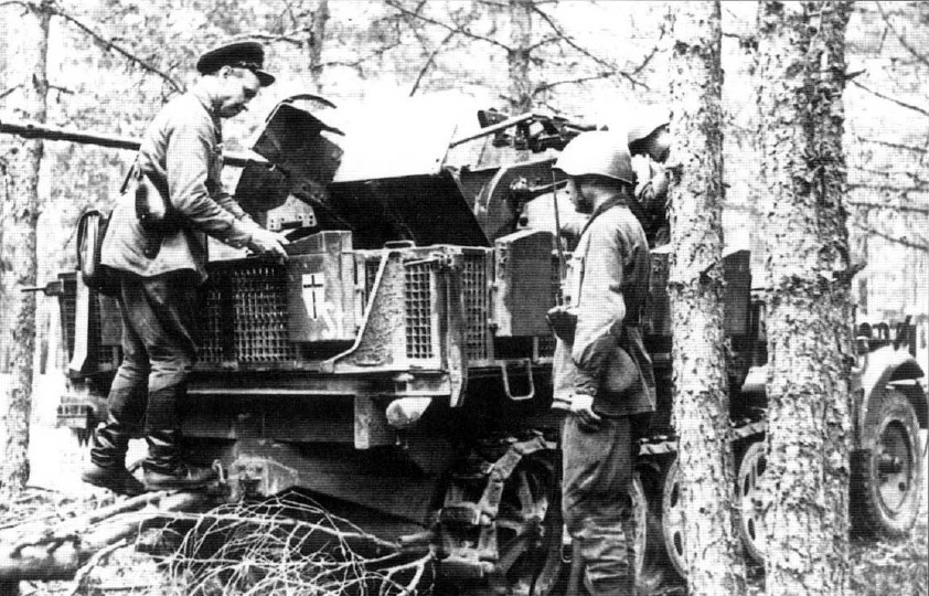 One of the first Sd.Kfz.10/4 captured by the Red Army, summer 1941 - A Light and Simple SPAAG | Warspot.net