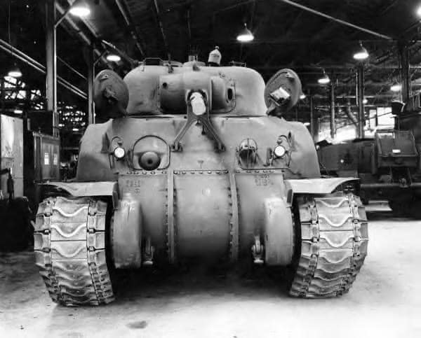 ​An M4A1E9 tank with Extended End Connectors installed - Shermans in Mud | Warspot.net