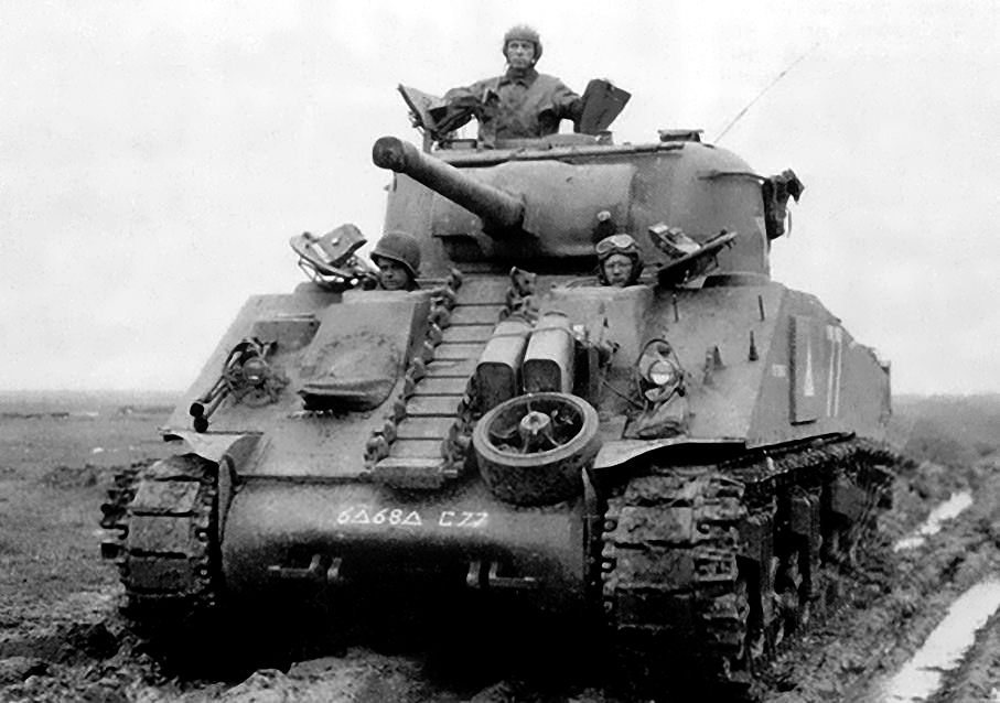 ​A tank from the 6th Armored Division with Extended End Connectors driving through mud, fall of 1944. Note that many of the extensions fell off - Shermans in Mud | Warspot.net