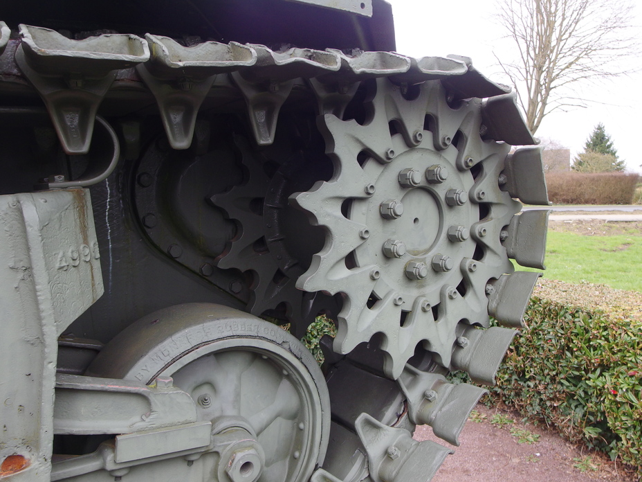 ​Extended End Connectors installed on an M4A1 tank, Museum of the Battle of Normandy, Bayeux, France. These extensions reduced ground pressure - Shermans in Mud | Warspot.net