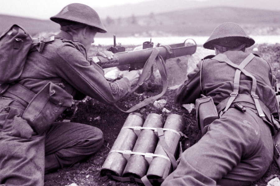 ​A PIAT crew in Tunis, February 1943. The ammunition storage tubes are shown in the photo - The British Way: Boys and PIAT | Warspot.net