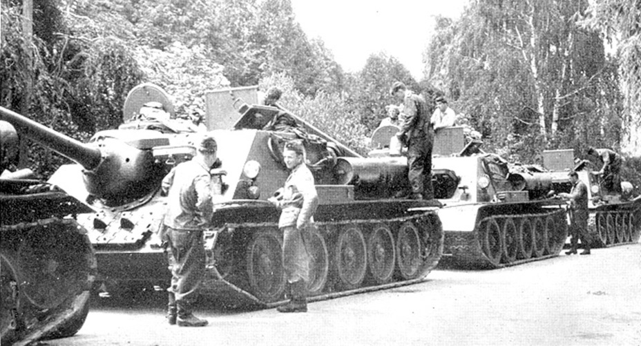 ​The vehicles received Notek lights during service - SU-100, Czechoslovakian Style | Warspot.net