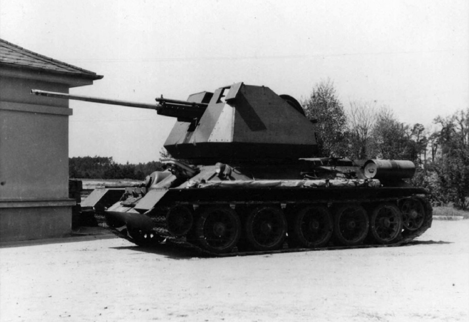 ​The turret on the model was made of plywood - SU-100, Czechoslovakian Style | Warspot.net