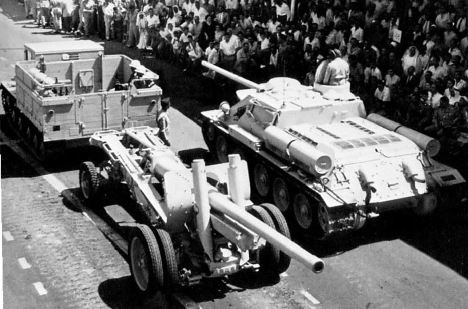 ​An SD-100 on parade in Cairo, 1957. The signs of a Czechoslovakian production vehicle are clearly seen - SU-100, Czechoslovakian Style | Warspot.net
