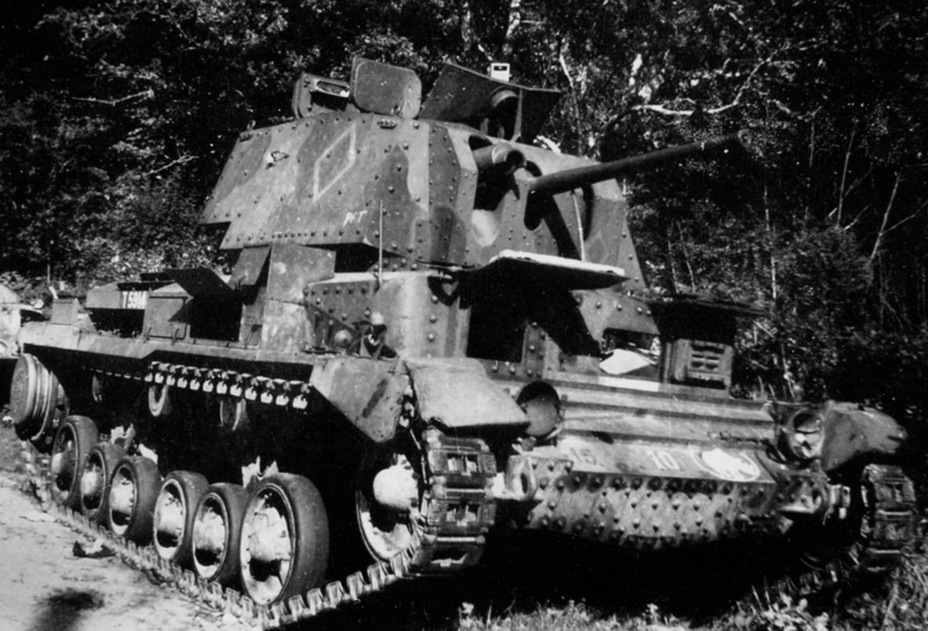 ​An overwhelming number of photographs of Cruiser Tanks Mk.II are photos of trophies. Here you can see a hole in place of the bow gun - Cruiser Tank Mk.II: With Best Intentions | Warspot.net