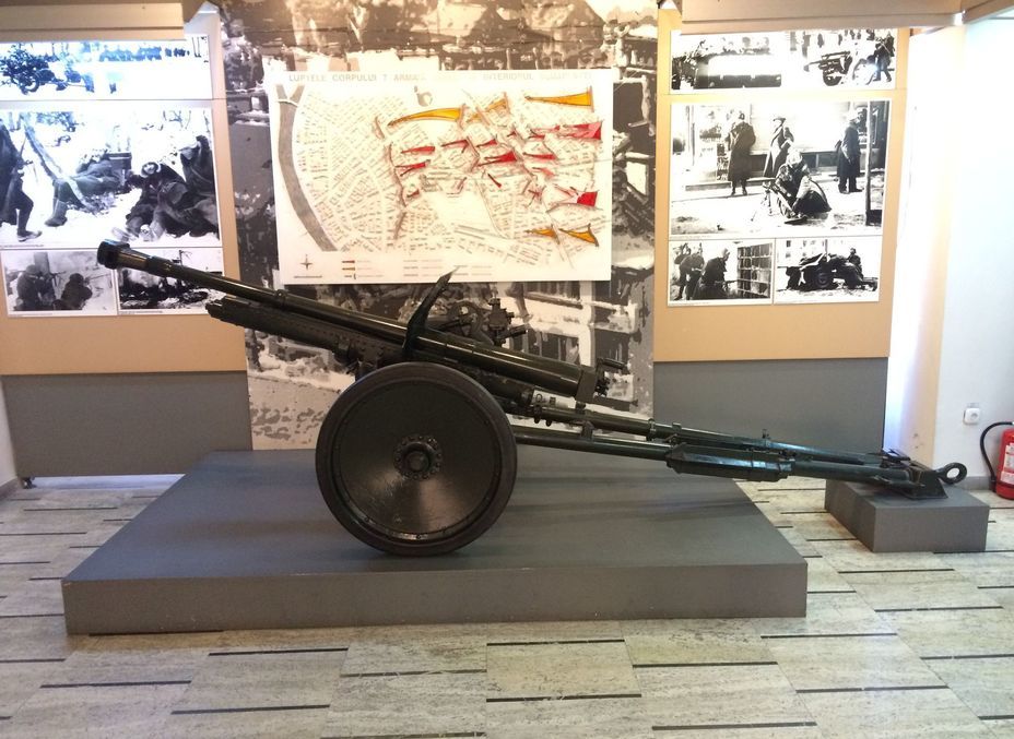 ​47-mm anti-tank gun, made at «Resita» factory in Romania. Behind it you can see the map of the participation of the Romanian army in the assault on Budapest in 1945. Photo by the author - Romanian military history from antiquity to the 21st century | Warspot.net