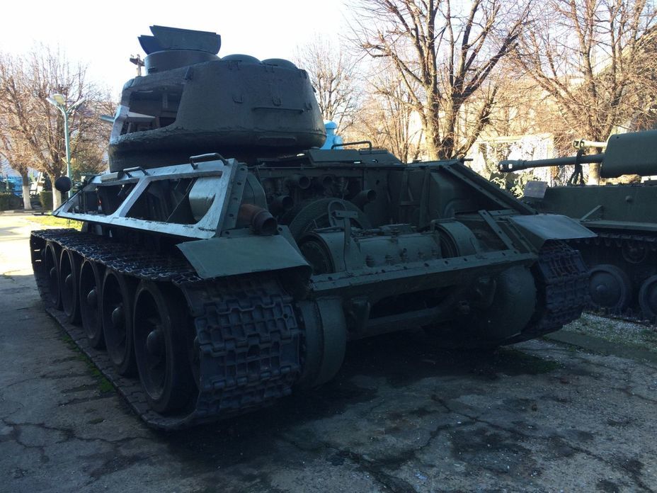 ​Tank T-34, «cut away» in order to give more visibility of it internal construction when training personnel. Photo by the author - Romanian military history from antiquity to the 21st century | Warspot.net