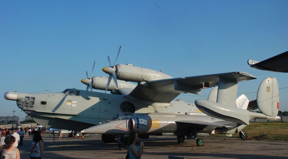 ​Anti-submarine amphibious aircraft Be-12 and a small Yak-38 under his wing. Photo by the author - «Hidden» Aviation Museum | Warspot.net