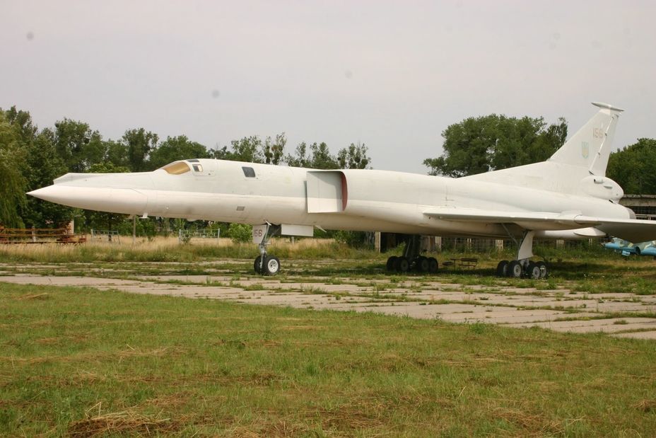 ​Supersonic bomber Tu-22M0. — commons.wikimedia.org - «Hidden» Aviation Museum | Warspot.net